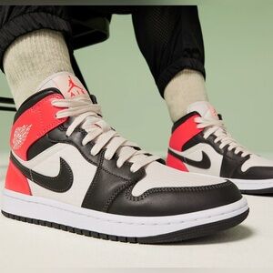 Jordan 1 SE Newsprint